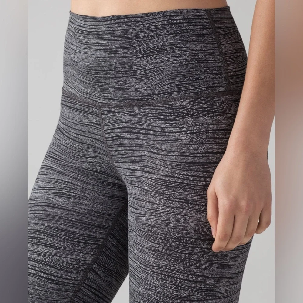 lululemon | size 6 Wunder Under Crop HR 21